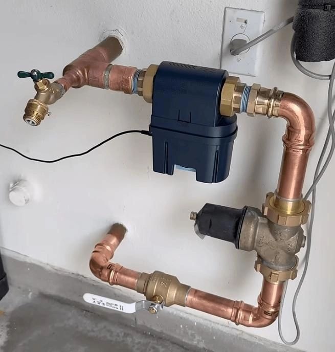 Leak detector valve installation